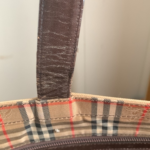 Burberry's Double Handle Large Beige Tote Shadow Horse Haymarket Check Trim GUC - Picture 13 of 13